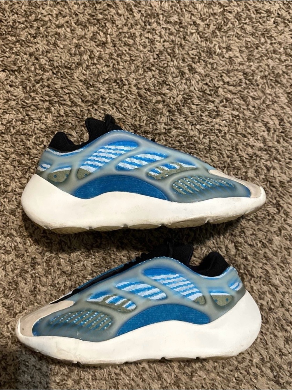 adidas Yeezy 700 V3 Arzareth
